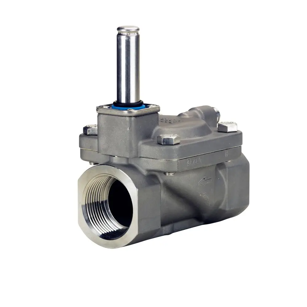 Magnetventil von Danfoss mit Anschlüssen und einem kürzeren vertikalen Betätigungsmechanismus, für die Steuerung von Fluidströmen in Rohrleitungssystemen.